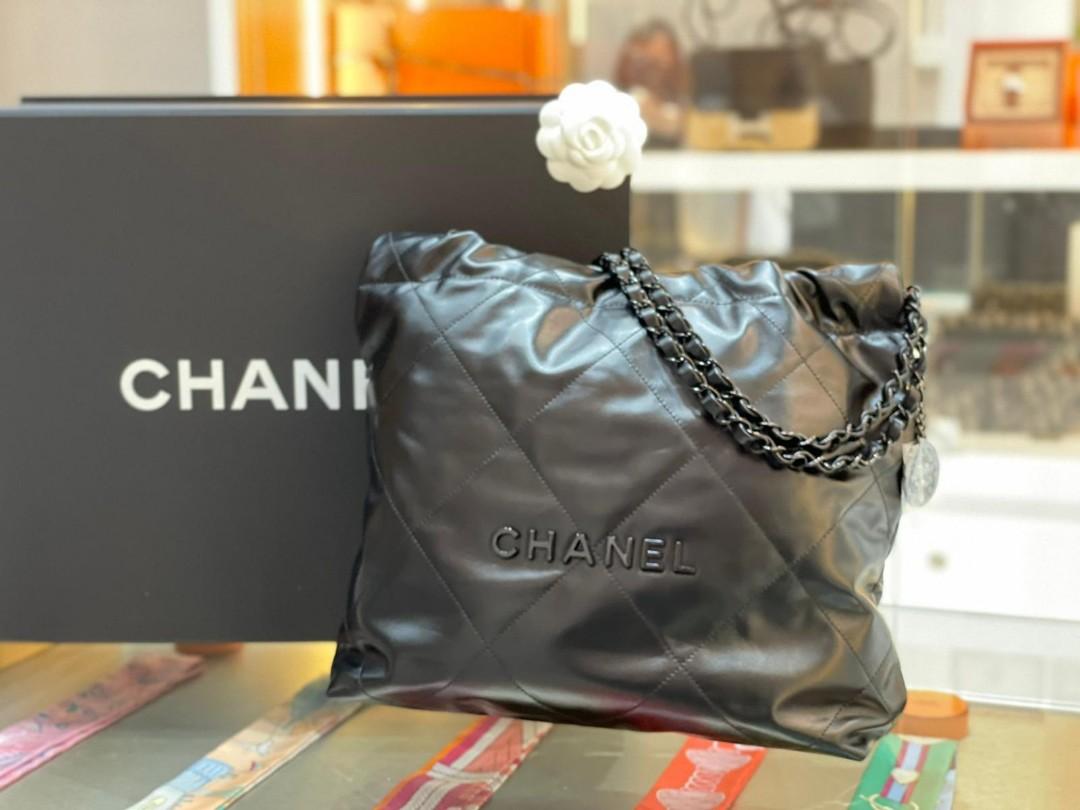 Chanel 22 bag Small Size So Black全黑超型格😎 現金價$43300 Full set, 名牌, 手袋及銀包-  Carousell