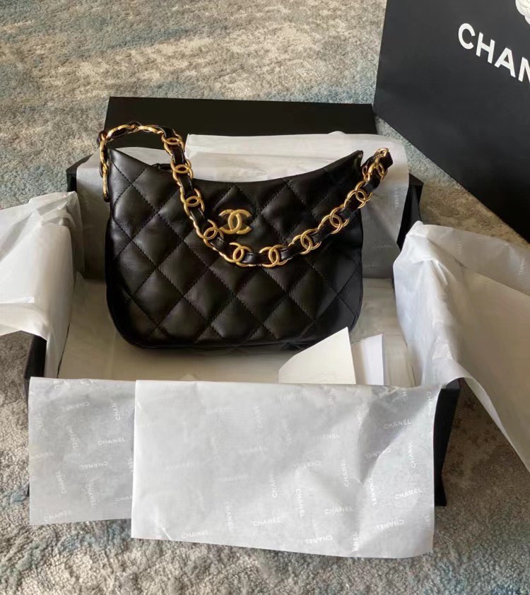 Chanel 22K Hobo Bag, 預購- Carousell