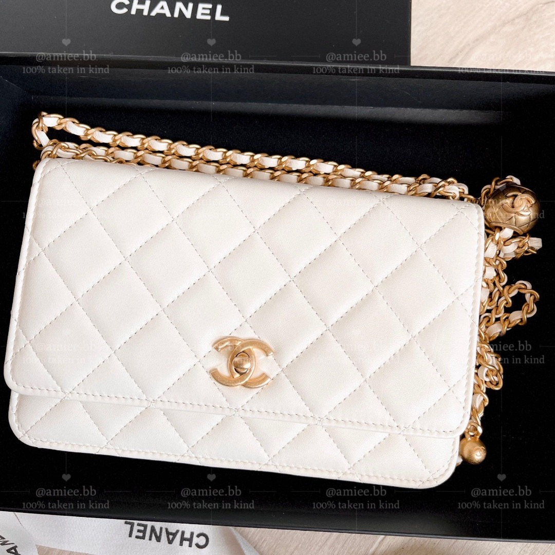 White wallet on discount chain