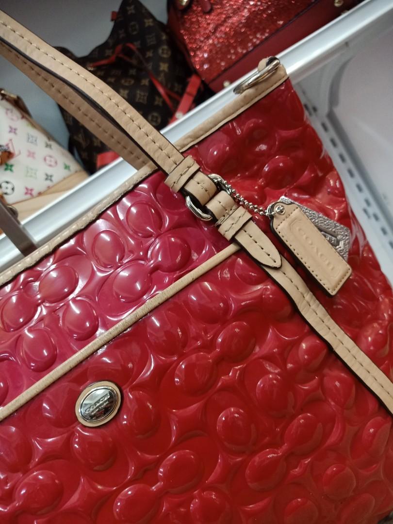 Coach bag hotsell with red trim