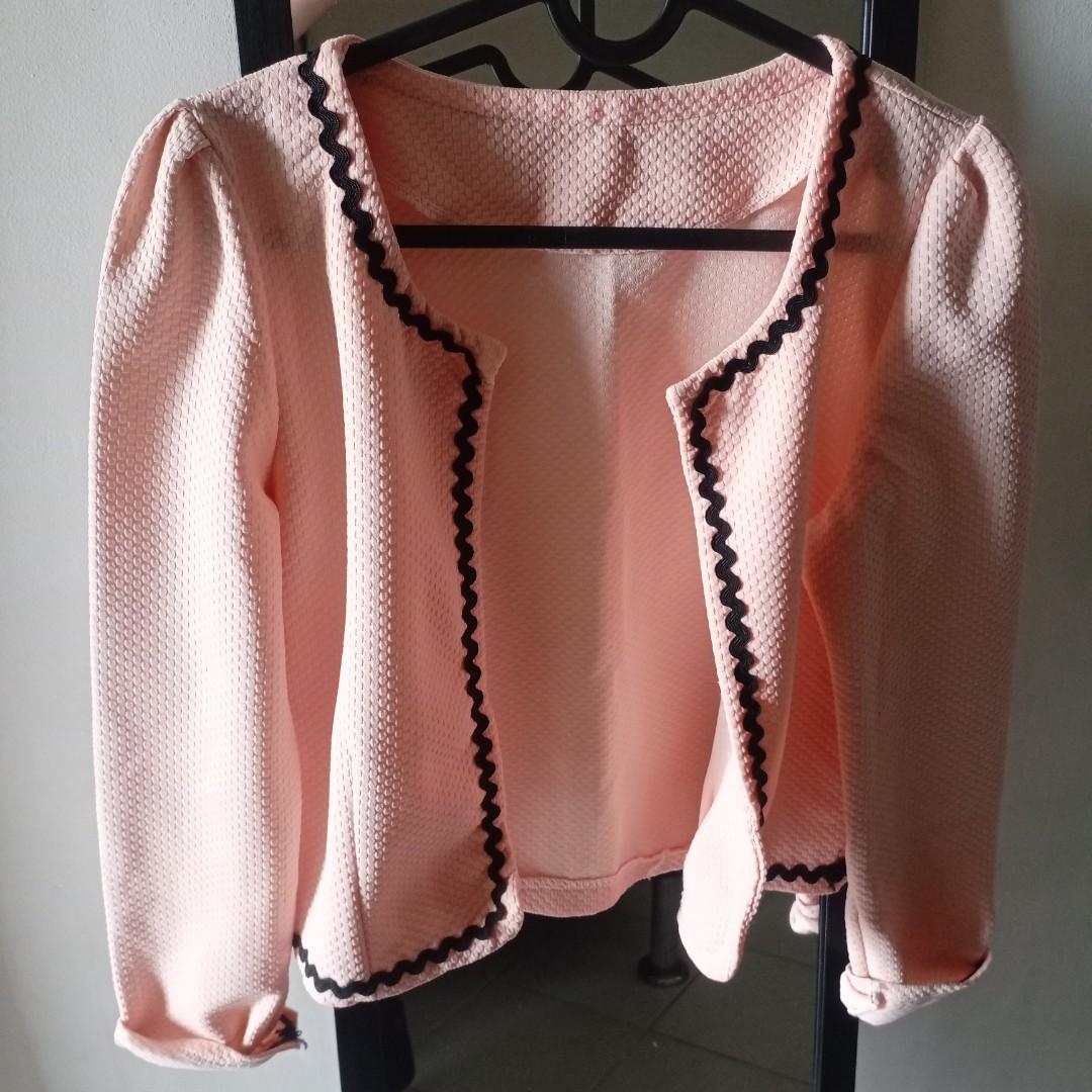 Cropped Office Cardigan (Category: Coats, Jackets and Outerwear) located in Manila. Submitted by carbonunit (Listing ID 1187981902, Image 2). Description: .