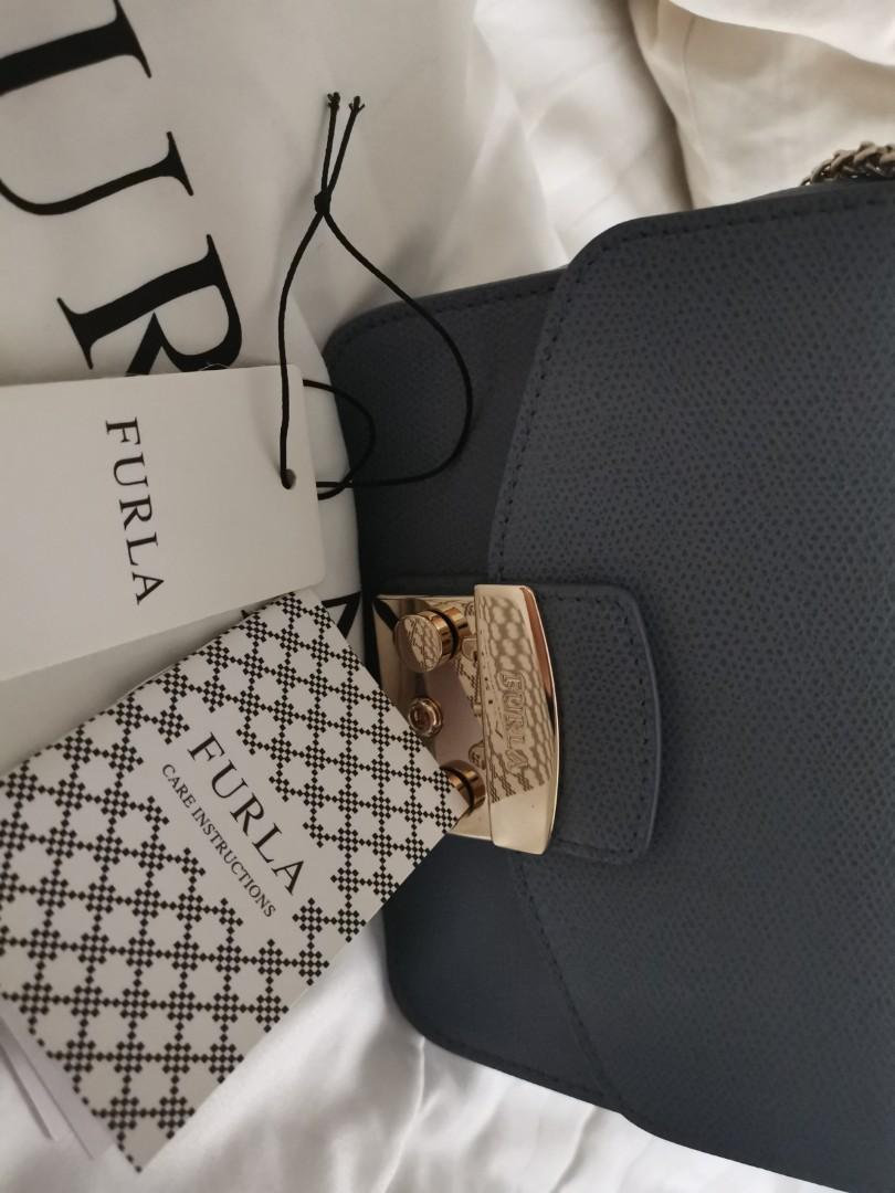 Furla Body/Clutch Bag (Category: Cross-body Bags) located in Manila. Submitted by ma_ivee29 (Listing ID 1187823631, Image 2). Description: Good as brand new No flaws at all. Only used once No scratches or marks on the bag. Comes with dust bag and tag.