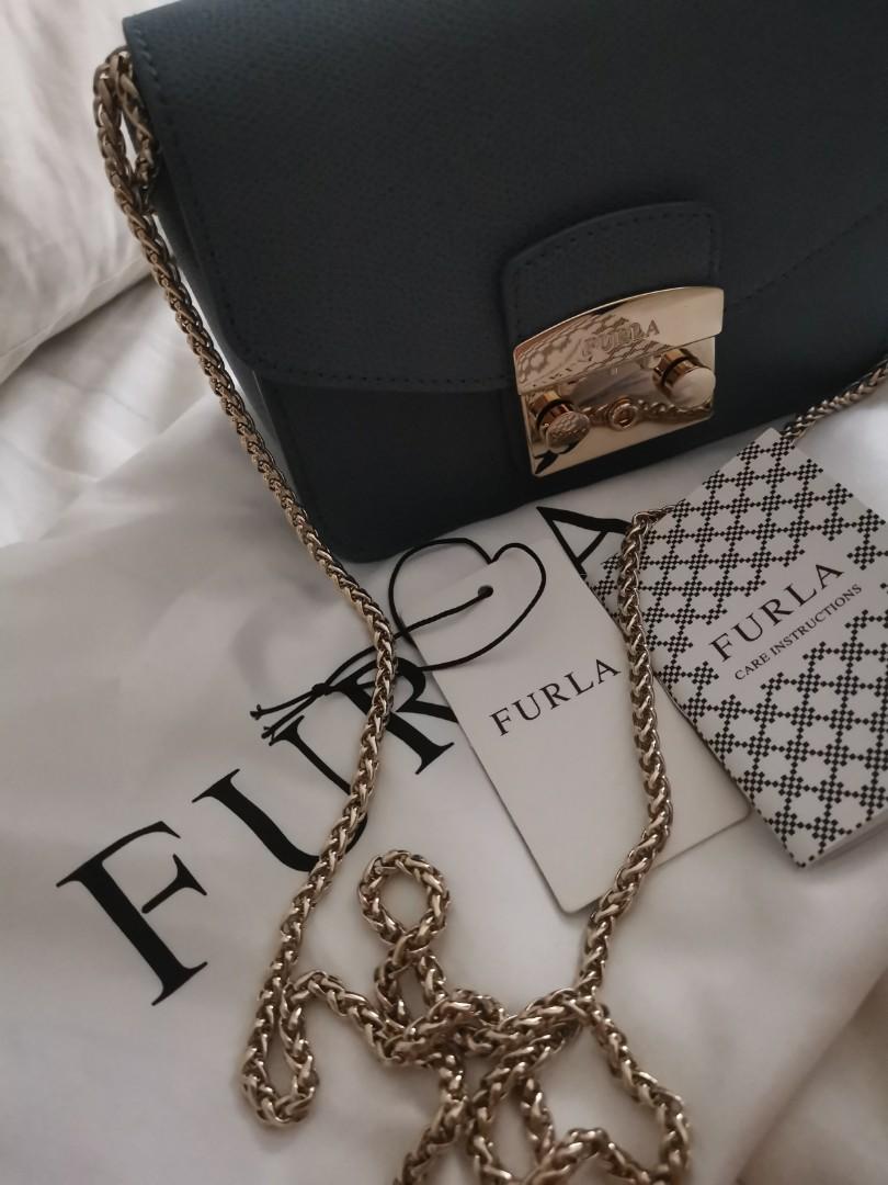 Furla Body/Clutch Bag (Category: Cross-body Bags) located in Manila. Submitted by ma_ivee29 (Listing ID 1187823631, Image 3). Description: Good as brand new No flaws at all. Only used once No scratches or marks on the bag. Comes with dust bag and tag.