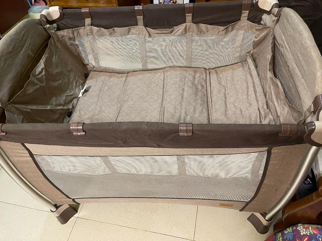 Giggles crib top