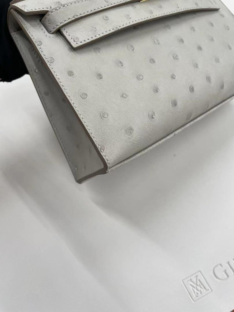 Hermes Kelly Pochette Gris Perle Ostrich Palladium Hardware – Madison  Avenue Couture