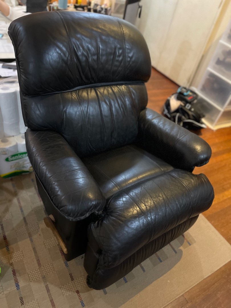 Lazy boy chair, Furniture & Home Living, Furniture, Chairs on Carousell