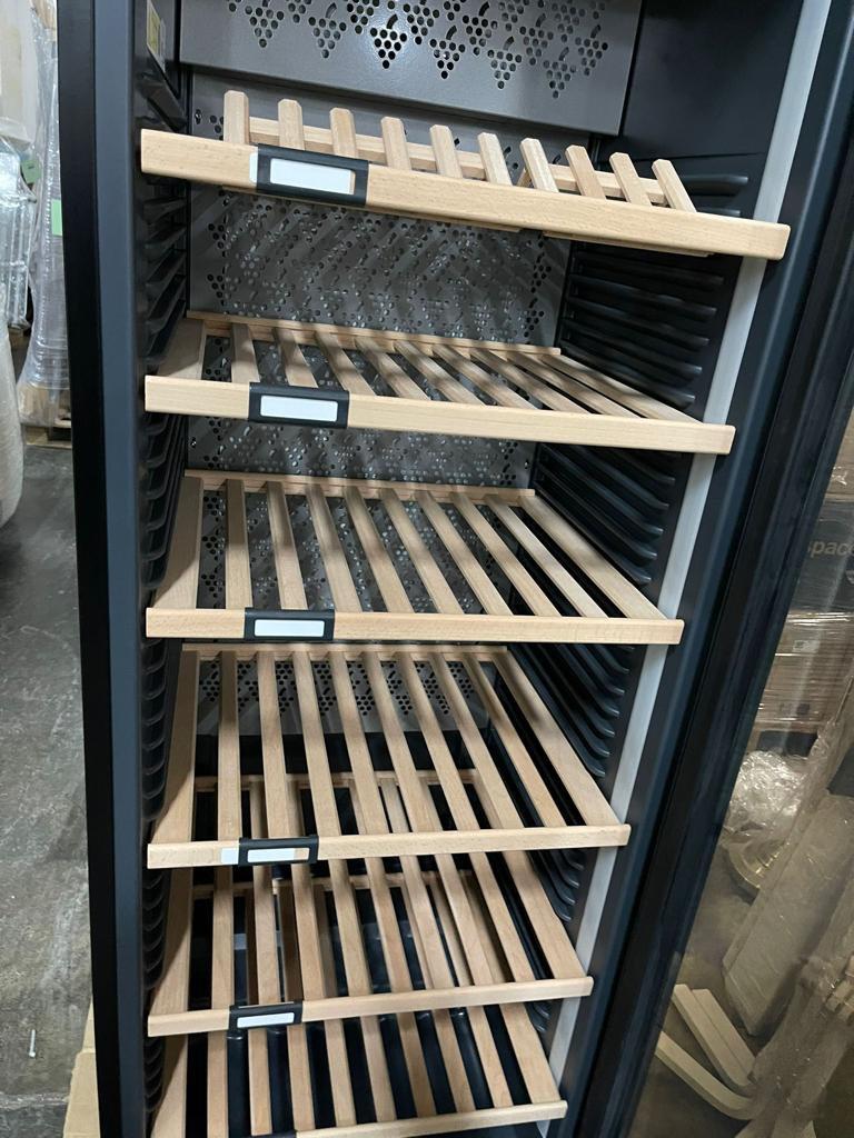 Liebherr wine cellar (Chiller), TV & Home Appliances, Kitchen