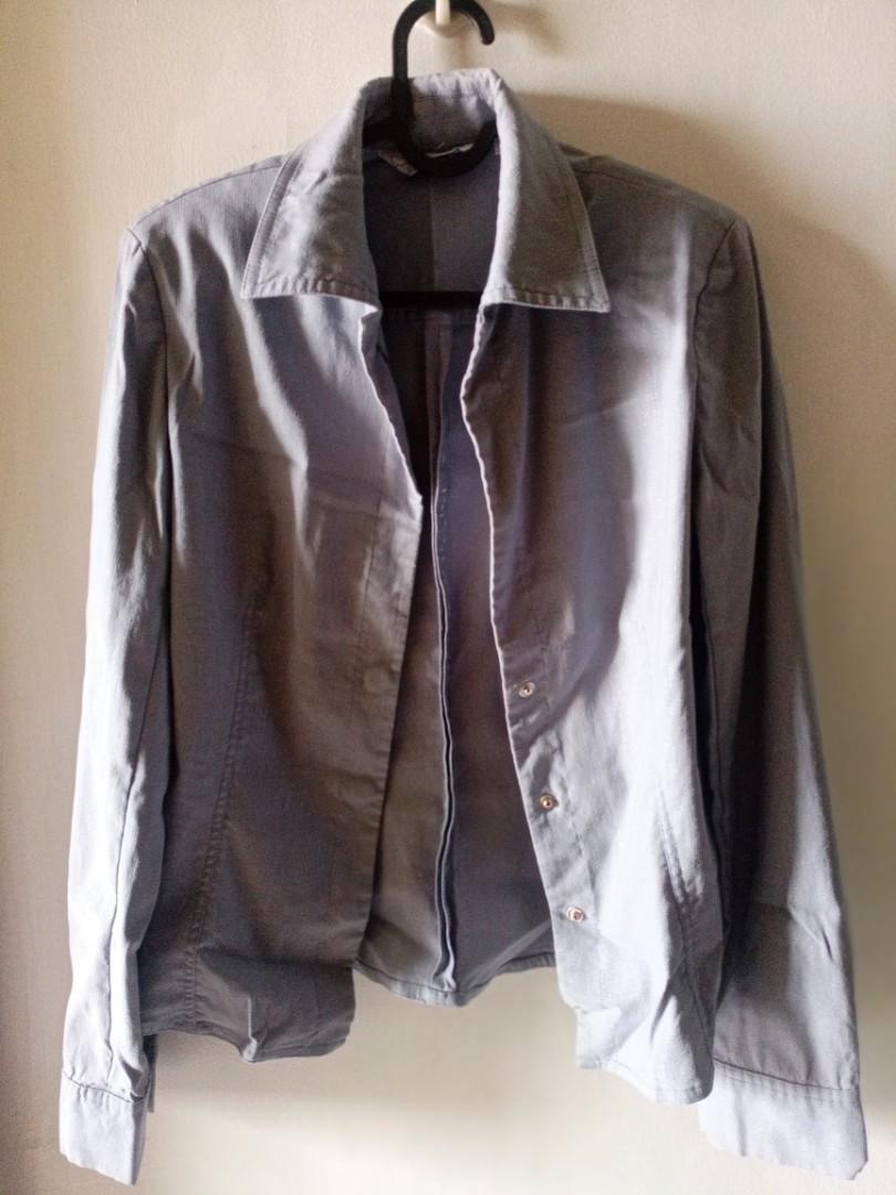 Light blue Blazer w/ Shoulder Pads (Category: Coats, Jackets and Outerwear) located in Manila. Submitted by carbonunit (Listing ID 1187983656, Image 2). Description: .