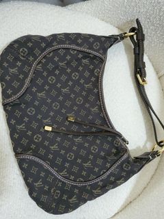 (Category: ) located in . Submitted by guccilicious (Listing ID 1187885779, Image 1). Description: .