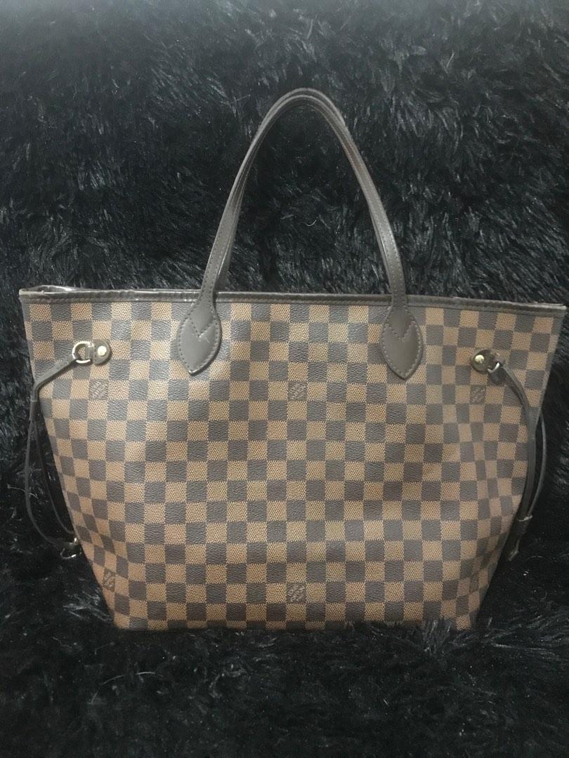 Louis Vuitton LV Neverfull MM DE Damier Ebene (Category: Luxury Bags & Wallets) located in Paranaque City. Submitted by jentree (Listing ID 1187973543, Image 1). Description: Guaranteed original In fair used condition With initials No cracks in lips but has rubs / signs of use.