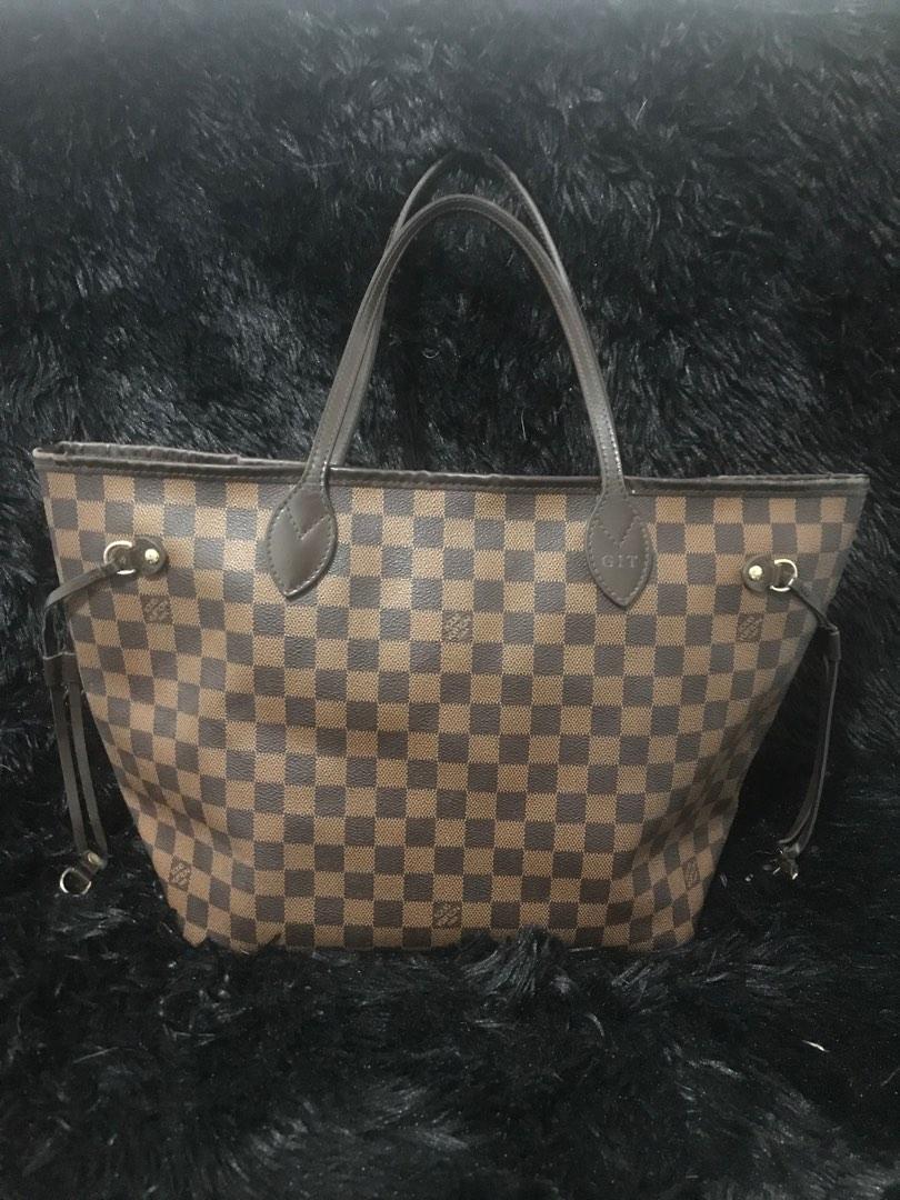 Louis Vuitton LV Neverfull MM DE Damier Ebene (Category: Luxury Bags & Wallets) located in Paranaque City. Submitted by jentree (Listing ID 1187973543, Image 2). Description: Guaranteed original In fair used condition With initials No cracks in lips but has rubs / signs of use.