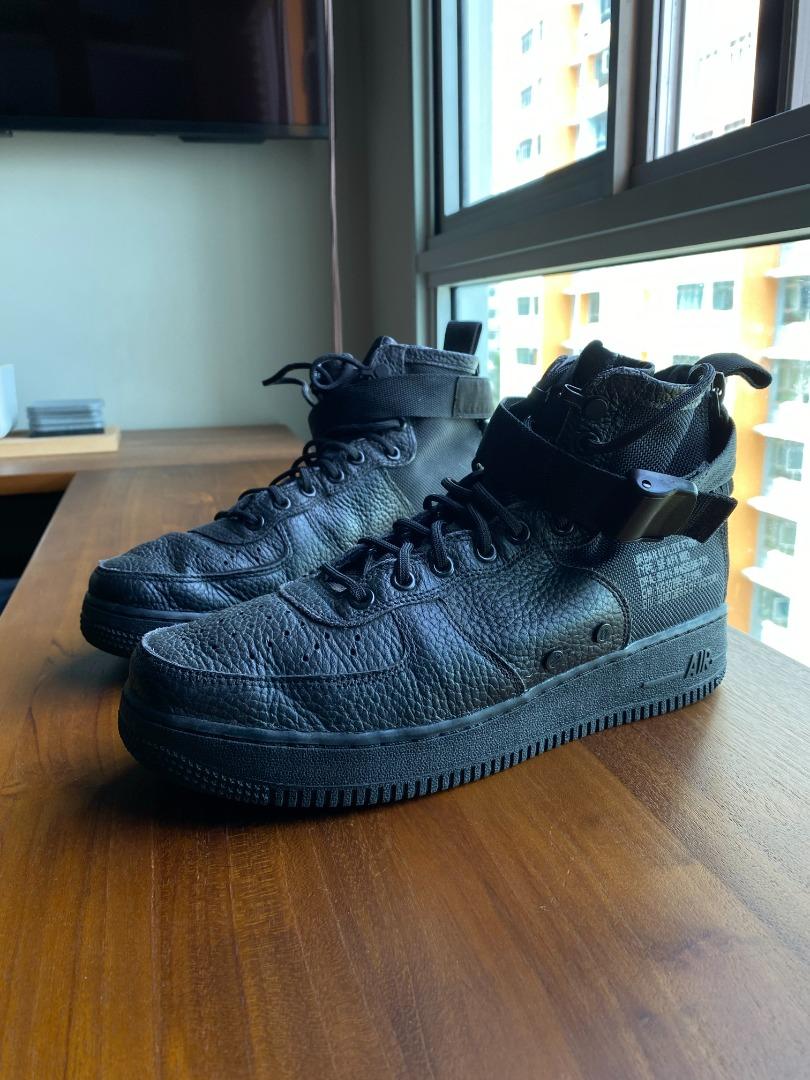 Air force 1 mid triple black store