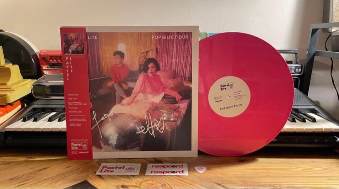 Pastel Lite Lp with Signature, Hobbies & Toys, Music & Media, CDs