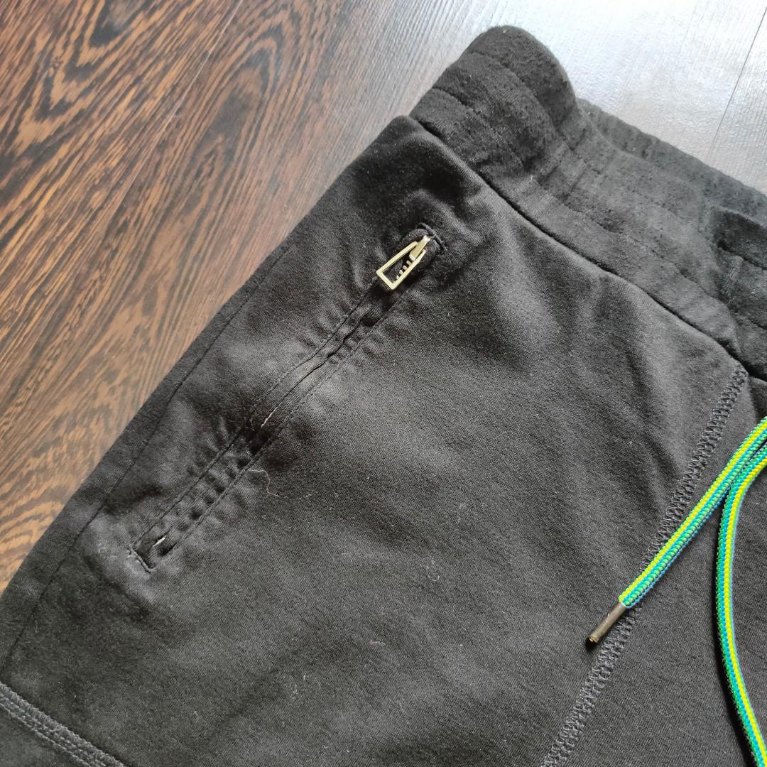 PS PAUL SMITH APPAREL | Track Jogging Pants (Category: Activewear) located in Cebu City. Submitted by denimholic (Listing ID 1187896333, Image 3). Description: 🌈 Authentic Preloved Paul Smith Pants ▫️SMALL fit to Large (W31-33in / L38in) SLIM ▫️Color: Black, Rainbow (Cuffed) ▫️55% Cotton, 43% Viscose ▫️9.0 / 10 excellent condition.