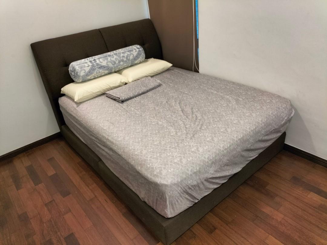 Queen Deluxe Kingdom Dreamland Bed & Mattress, Furniture & Home Living