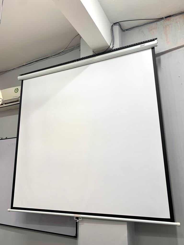 Screen Projector 70" Layar Proyektor, Perabotan Rumah di Carousell