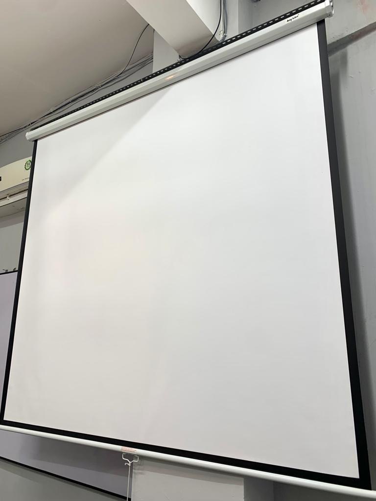 Screen Projector 70" Layar Proyektor, Perabotan Rumah di Carousell