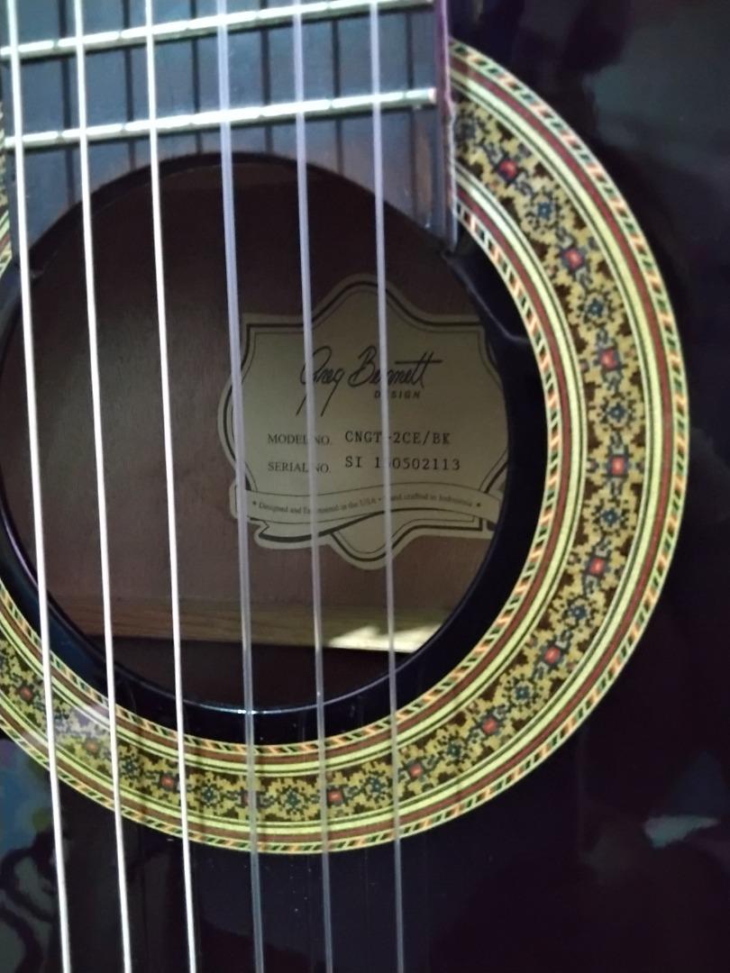 selling greg bennett guitar with bag & extra string string, Audio ...