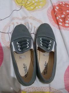 Sepatu kets wanita kasual