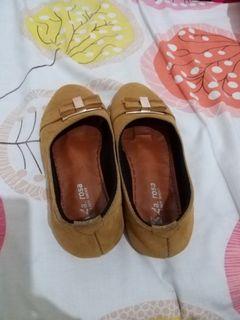 Sepatu kets wanita kasual