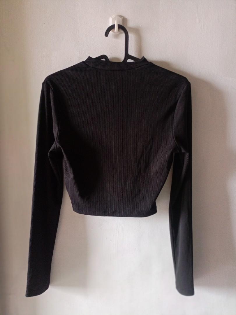 Shein Cropped Long sleeves Top (Category: Blouses) located in Manila. Submitted by carbonunit (Listing ID 1187982386, Image 2). Description: .