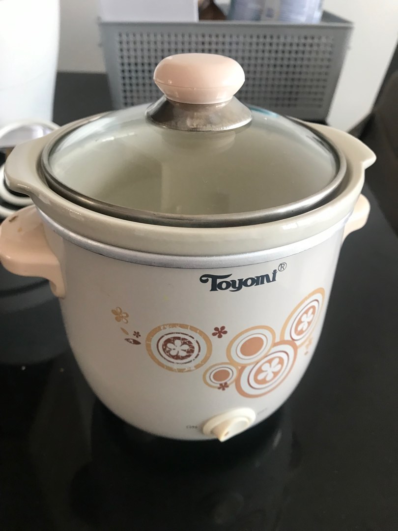 Toyomi electric slow cooker, TV & Home Appliances, Kitchen Appliances