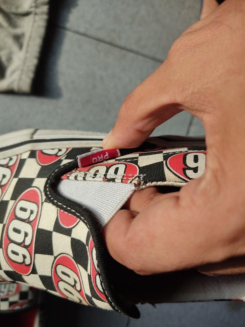 Vans x supreme (Category: Sneakers) located in Lingayen. Submitted by chongdelacruz0214 (Listing ID 1187908448, Image 2). Description: vans x supreme 666 size 10.5 good condition. sole sep/ dumikit na yung pinakatela sa sole. punit lingayen pangasinan.