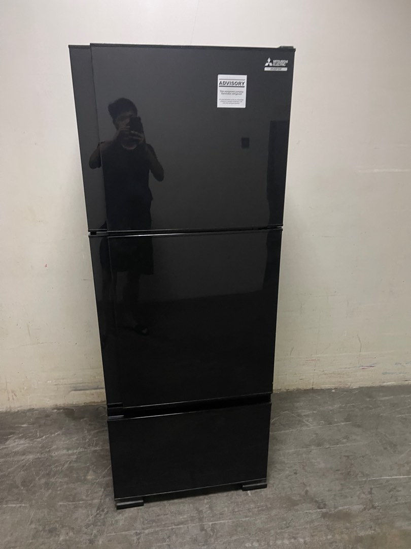 Very new Mitsubishi 448L refrigerator / fridge, TV & Home Appliances