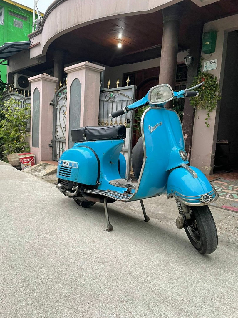 Vespa biru, Motorbikes on Carousell