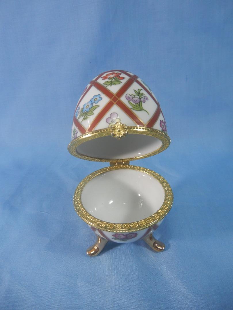 Vintage ceramic egg trinket box by Italian Royton Ceramic circa late