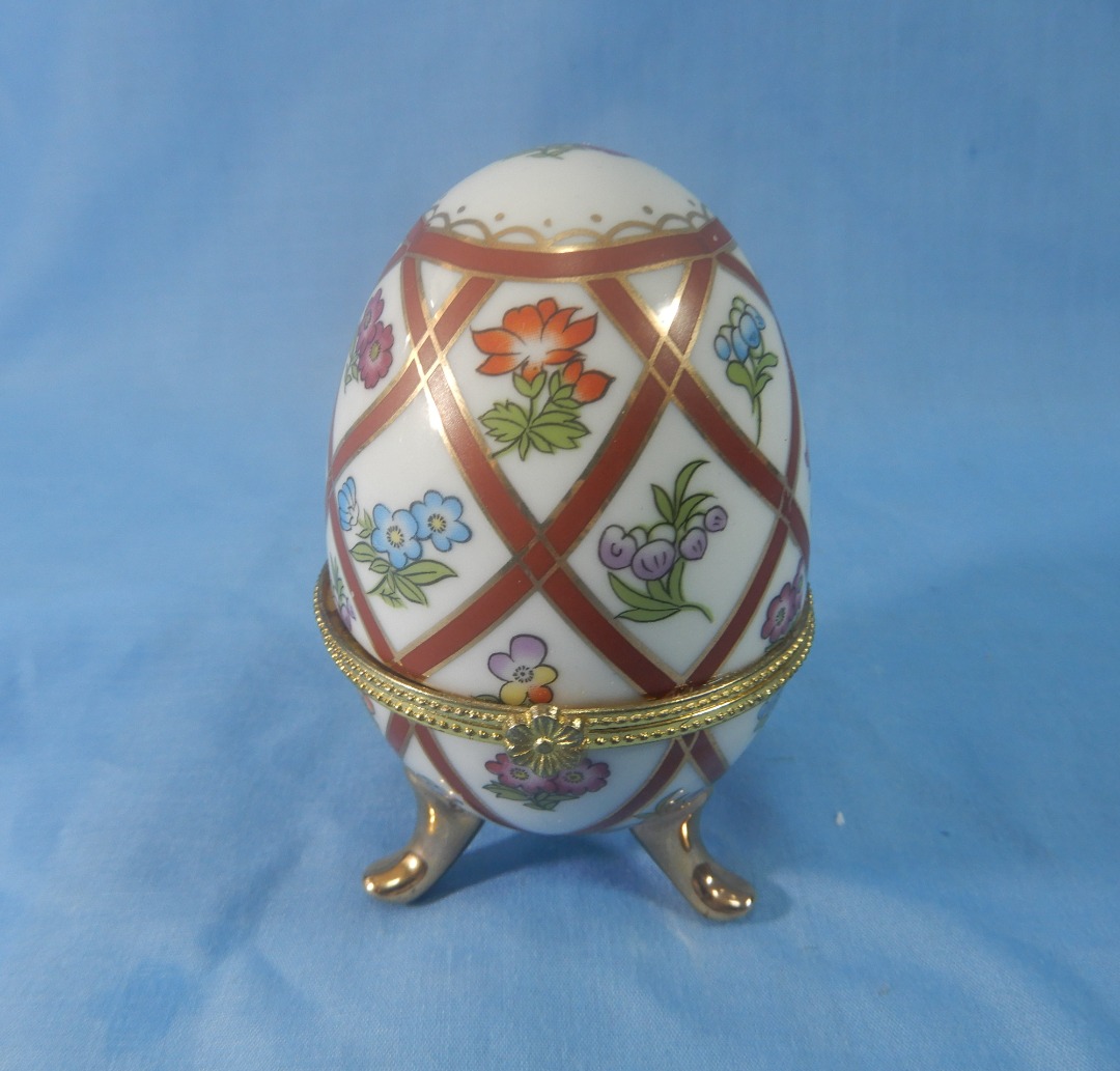 Vintage ceramic egg trinket box by Italian Royton Ceramic circa late