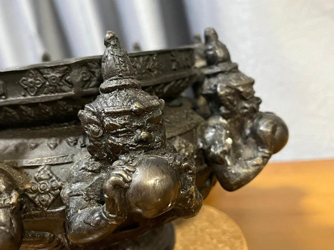 泰國佛牌2548屈求柯二期八方拉胡香爐內藏有兩塊牌闊九吋香爐口4.5寸