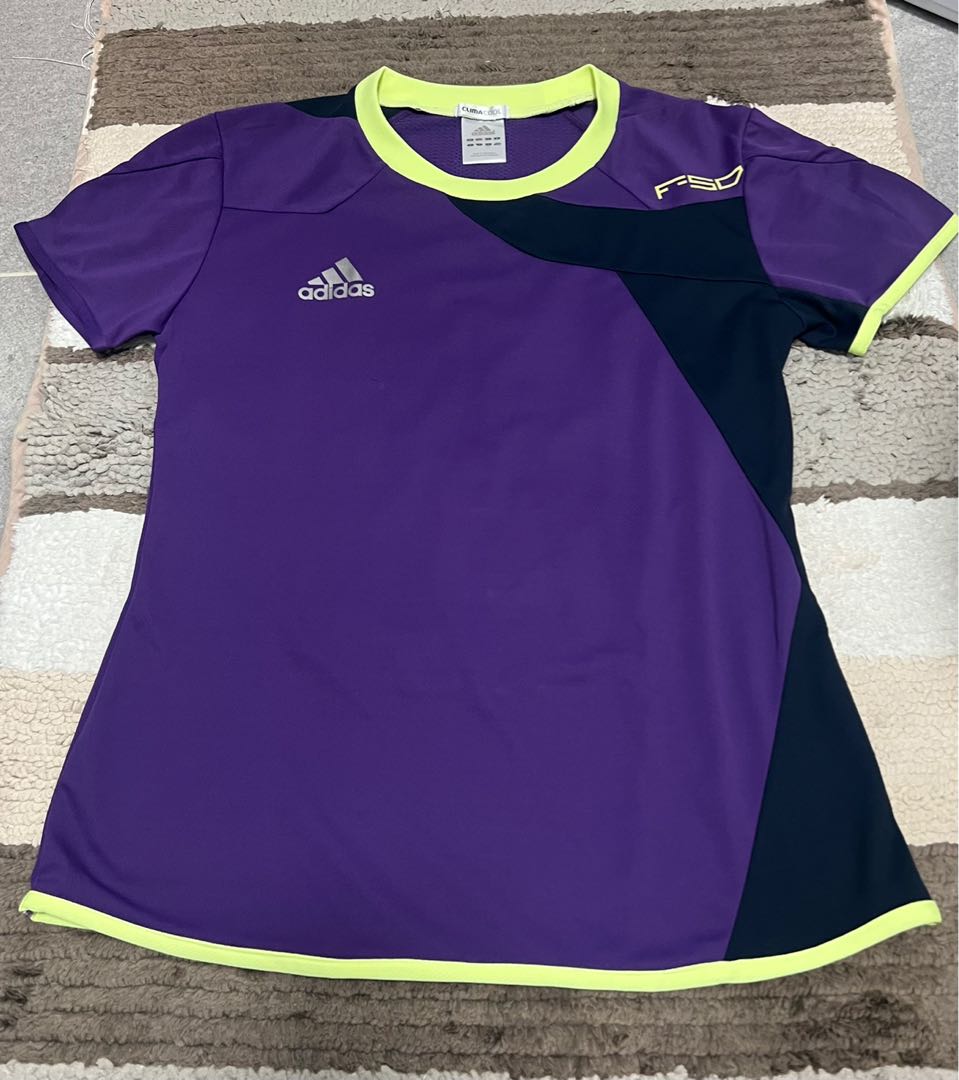 Adidas dri fit Shirt, Women's Fashion, Activewear on Carousell
