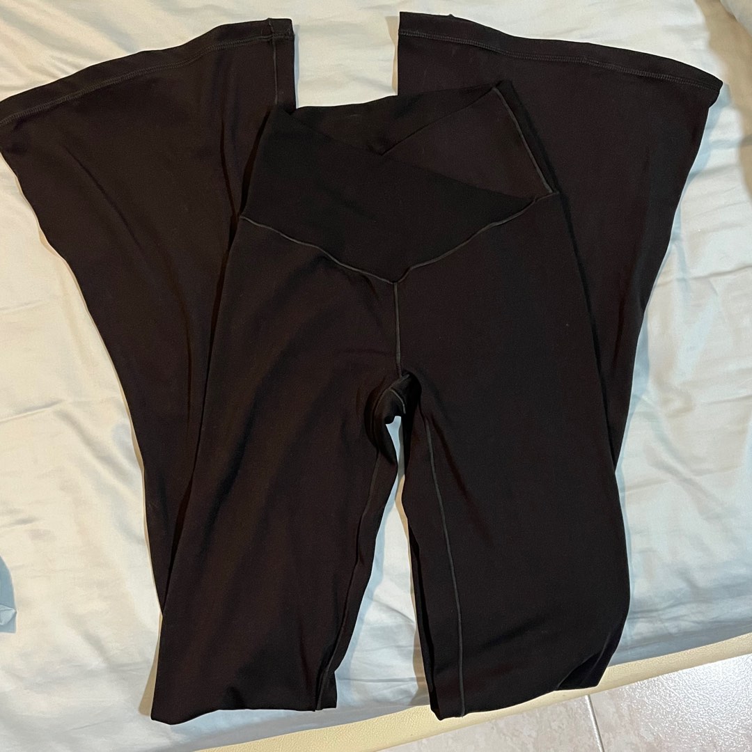 Aerie Real Me High Waisted Crossover Flare Legging, Women's Fashion,  Activewear on Carousell