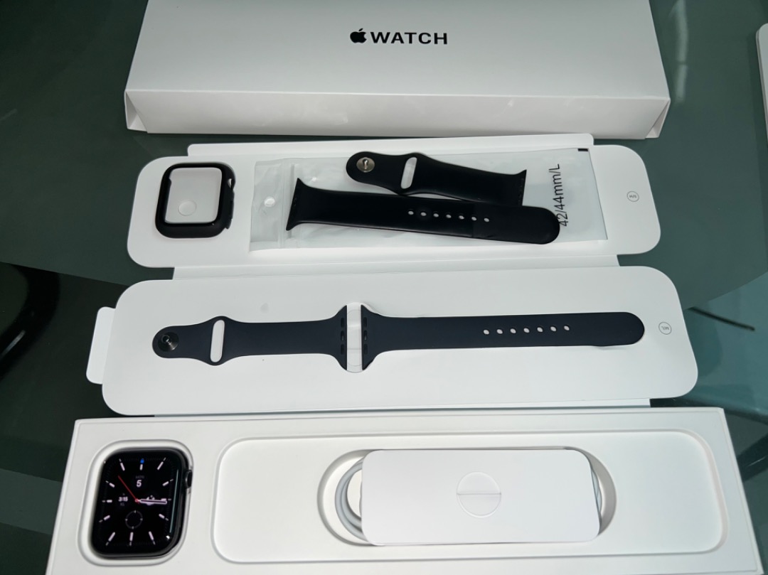 Apple Watch SE Unboxing: Space Grey! (Aluminum 44mm) 