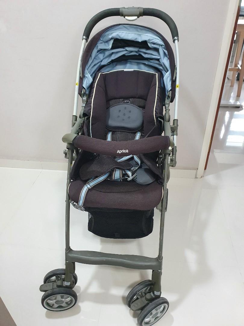Aprica Stroller (4 wheel drive, lightweight, reversible, many features