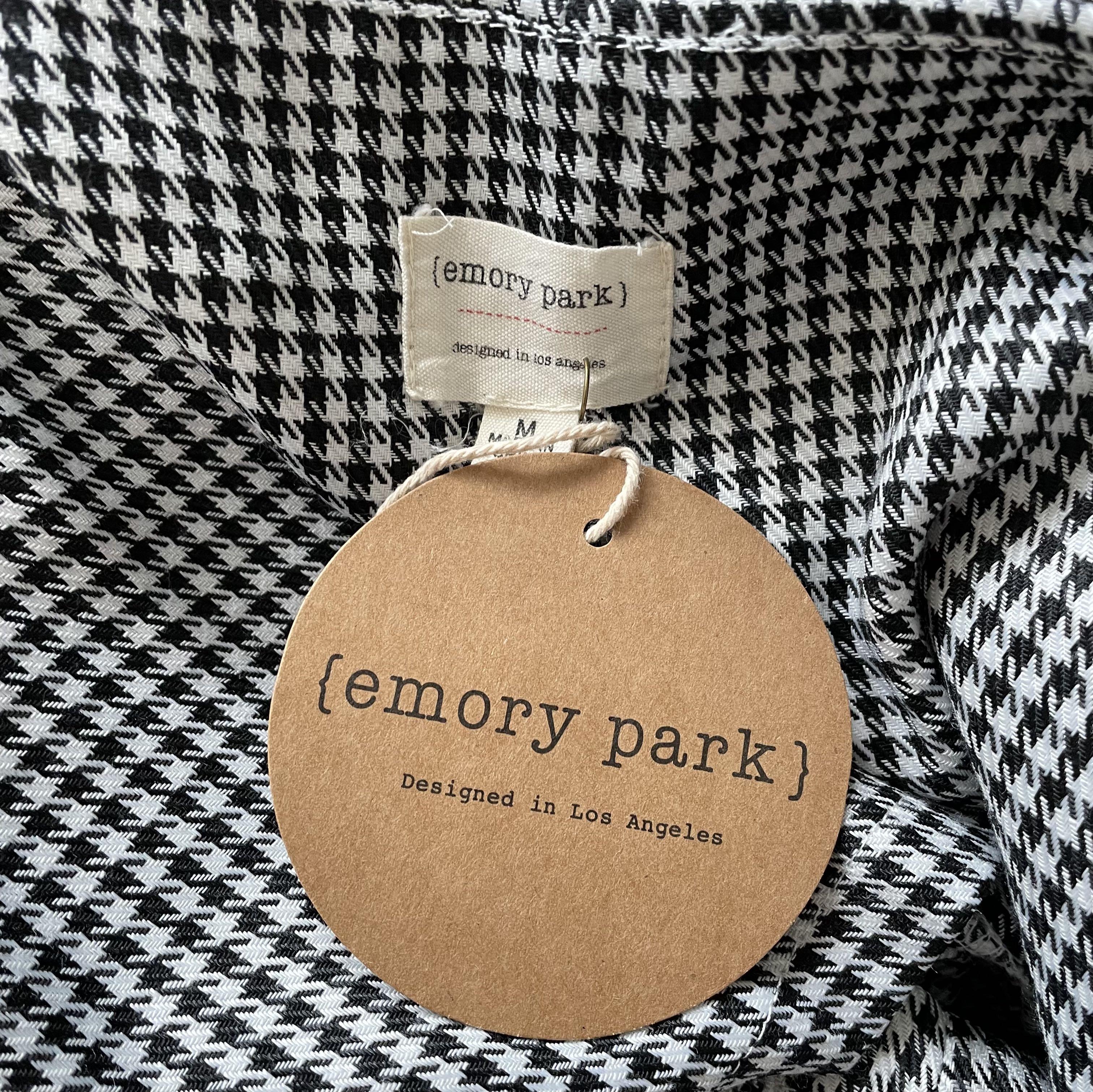 BNWT Dolls Kill Gingham Dress 💝 (Category: Women's Clothes) located in Sydney. Submitted by xshui (Listing ID 1017444465, Image 3). Description: ✨Bardot/off shoulder checkered/houndstooth mini dress! ✨O ring working zipper down middle of dress ✨New with tags in perfect condition ✨Size M, now sold out online Purchased from Dollskill, brand; Emory park princess polly, verge girl, beginning boutique, dollskill, unif, showpo, hello molly, bec and br