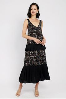 (Category: ) located in . Submitted by humble_wardrobe (Listing ID 1182853882, Image 1). Description: .