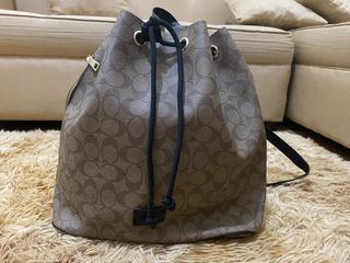 (Category: ) located in . Submitted by Preloved_by_Chloe (Listing ID 1182716169, Image 1). Description: .