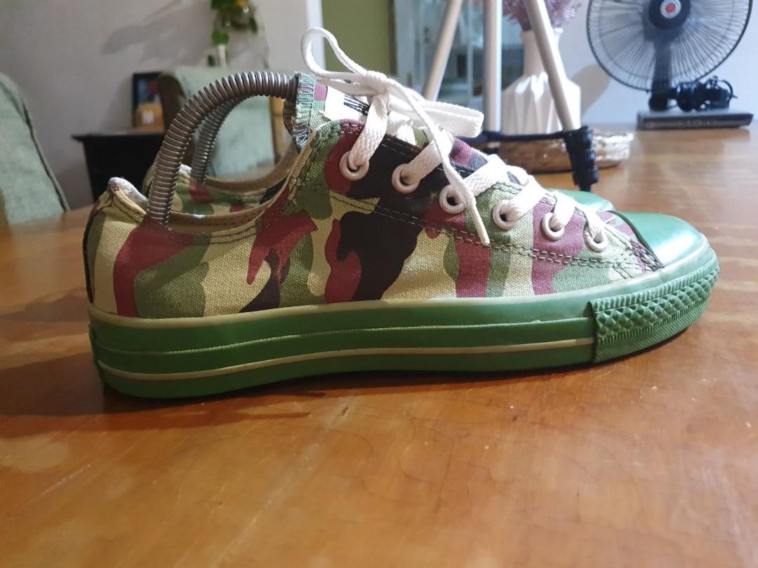 Camo chucks low store