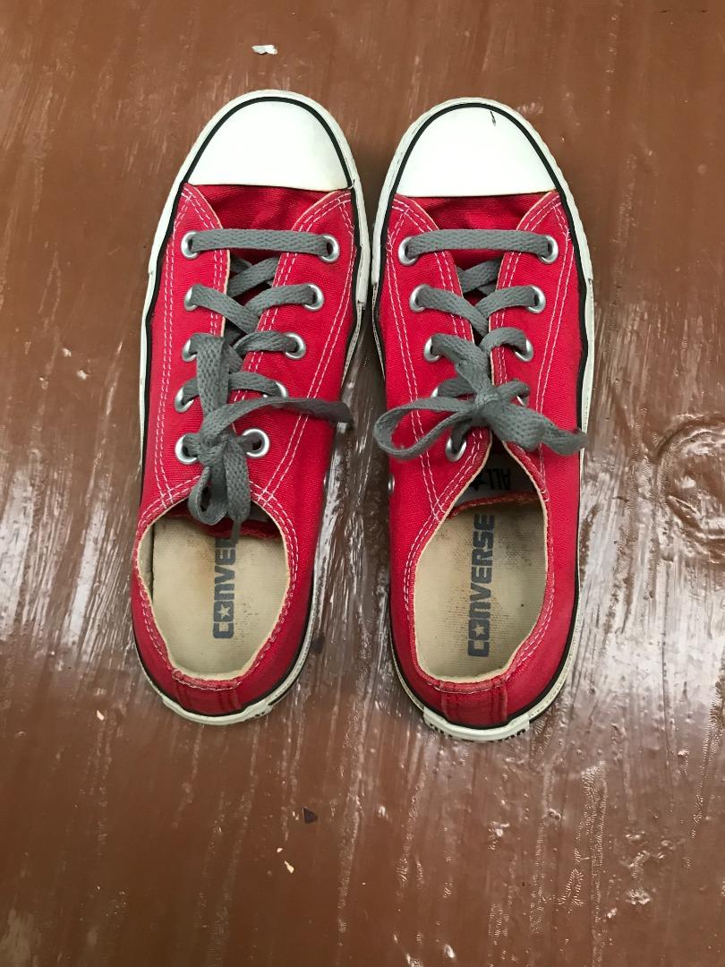 Converse unisex sneakers. Size Women size Men size 4 UK 4 CM 23. In good condition