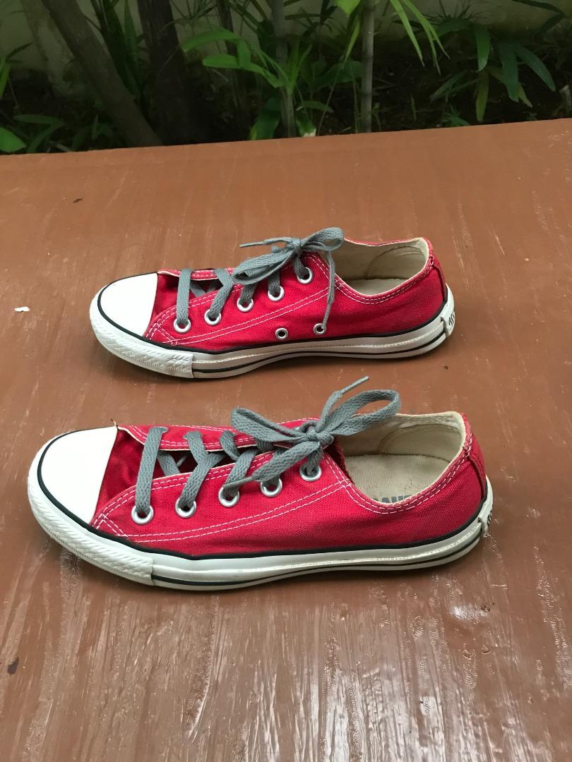 Converse unisex sneakers. Size Women size Men size 4 UK 4 CM 23. In good condition