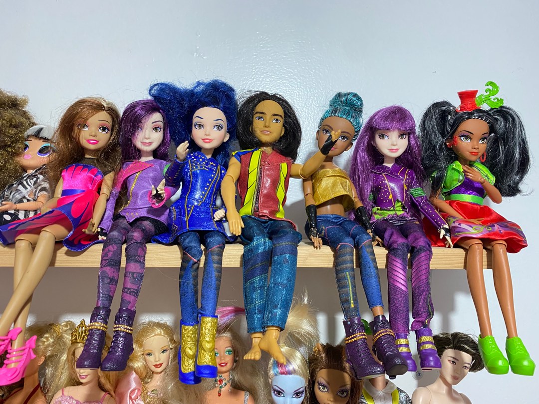 Descendants Dolls Set, Hobbies & Toys, Toys & Games on Carousell