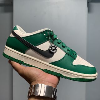 (Category: ) located in . Submitted by est.20_sneakercorner (Listing ID 1182356148, Image 1). Description: .