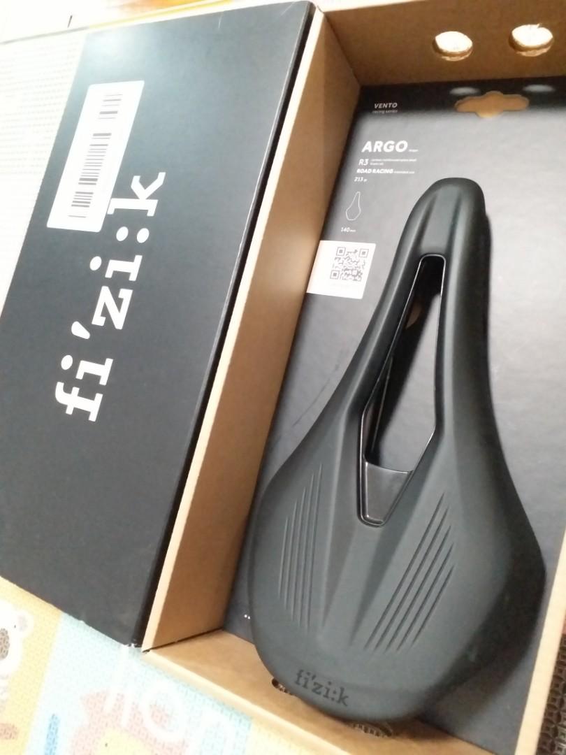 Sella Fizik Vento Argo R3 Adattiva 140mm Nera – Carbonio, Per Bici Da Strada Unisex