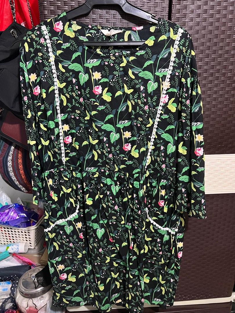 Floral Princess Dress (Category: Dresses) located in Santa Ana. Submitted by paramorephstore (Listing ID 1182717228, Image 1). Description: Good as new. L SIZE.