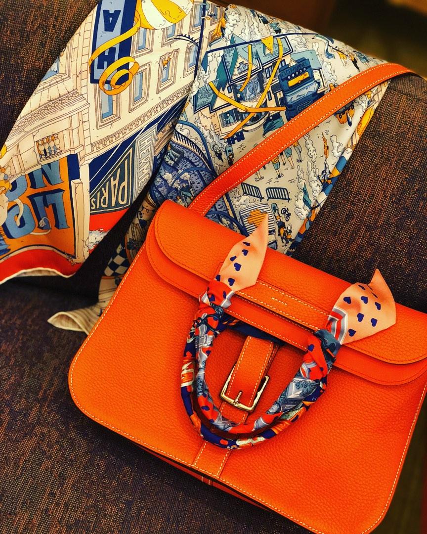 Hermes Halzan 31 Orange Poppy In Almost New condition. Full set with dust bag box and receipt