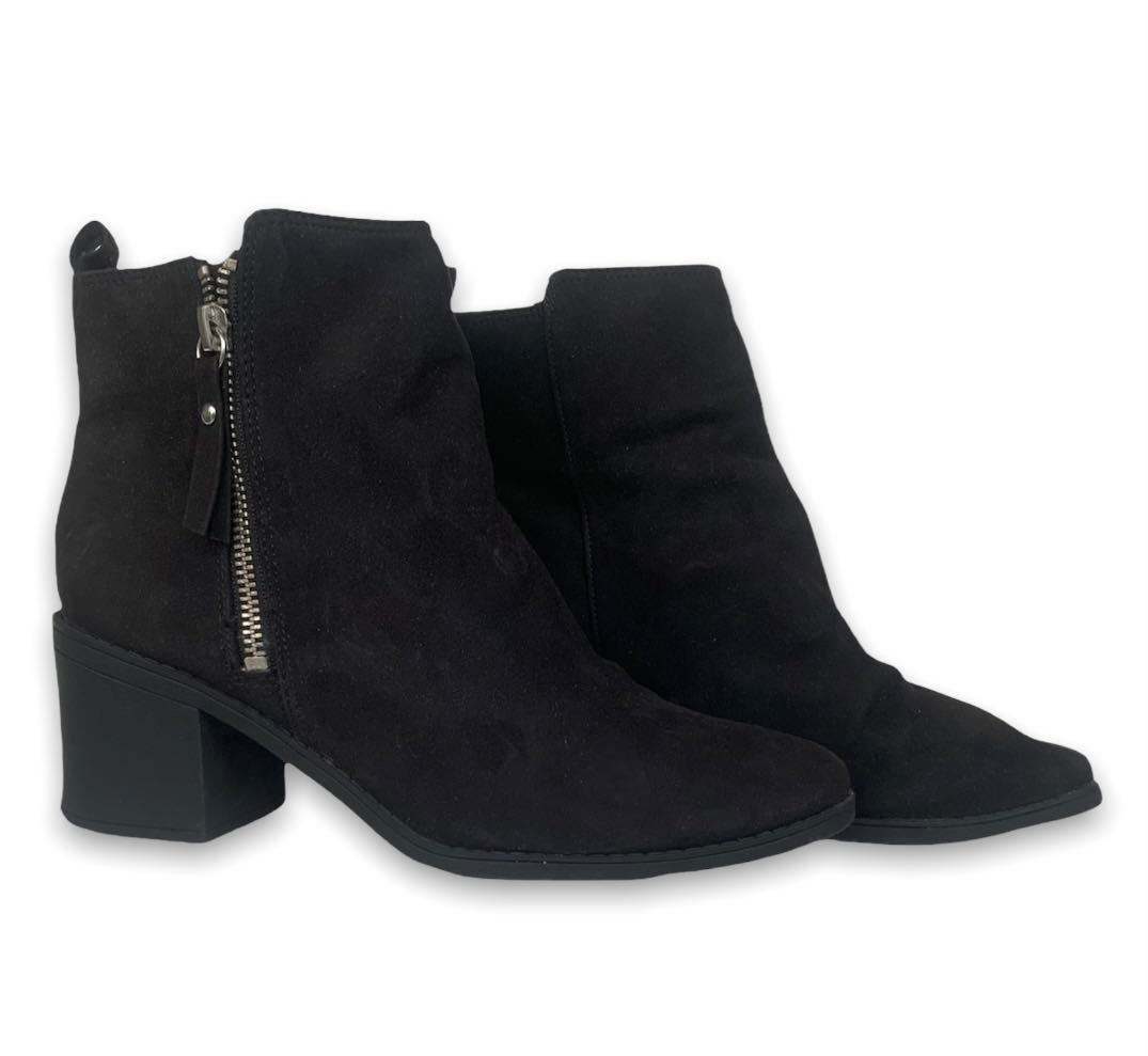 H&M ankle boots black suede preloved bekas second thrift dress sepatu shoes heels wedges sandal sneakers kulit, Fesyen Wanita, Sepatu di Carousell Black Suede Heeled Ankle Boots H&M ankle boots black suede preloved bekas second thrift dress sepatu shoes heels wedges sandal sneakers kulit, Fesyen Wanita, Sepatu di Carousell Black Suede Heeled Ankle Boots