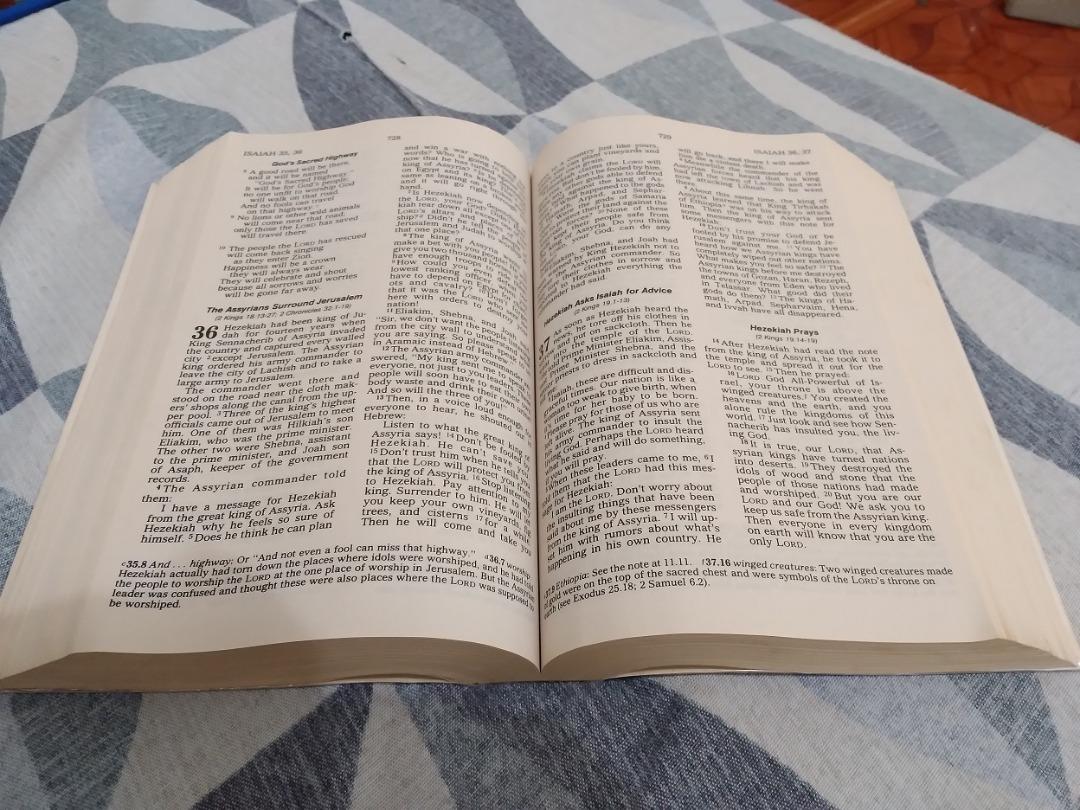 Holy Bible Contemporary English Version 1995, Hobbies & Toys, Books