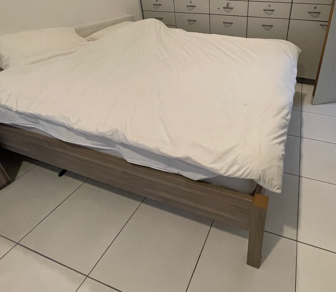 IKEA Bed w/1 x matching bedside table 180 x 200 cm, Furniture & Home